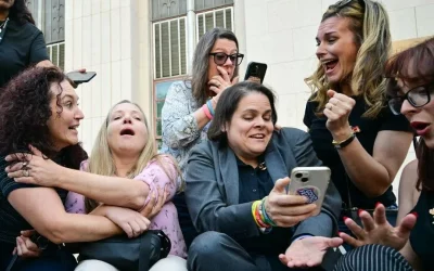 Meta et YouTube condamnés : un séisme judiciaire pour les géants des réseaux sociaux et une victoire historique contre l&rsquo;hyperconnexion.